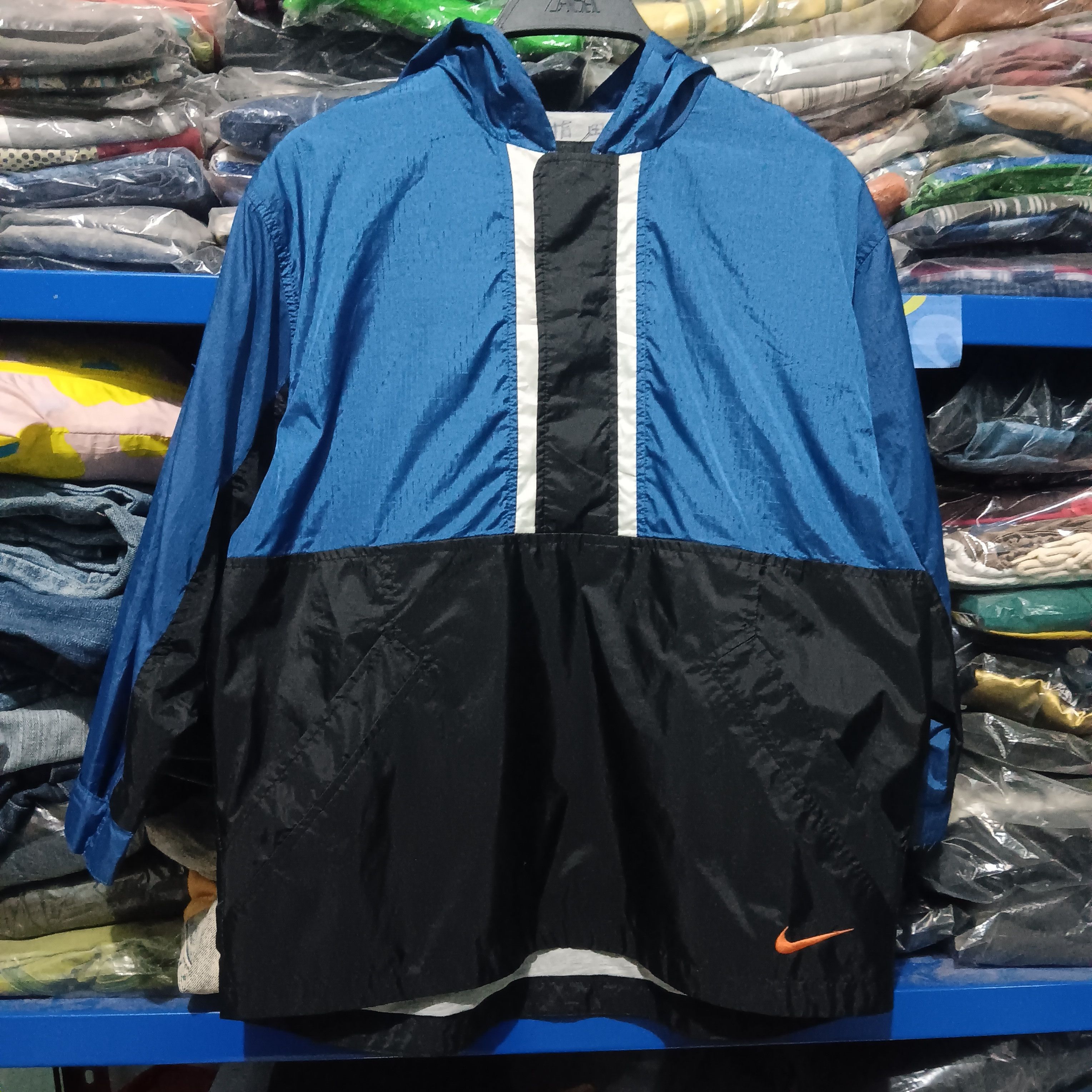 Nike Vintage Nike youth cagoule jacket Size US L / EU 52-54 / 3 - 1 Thumbnail