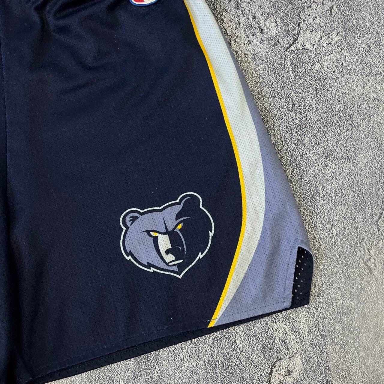 Champion Vintage Memphis Grizzlies basketball shorts champion NBA Size US 33 - 9 Thumbnail