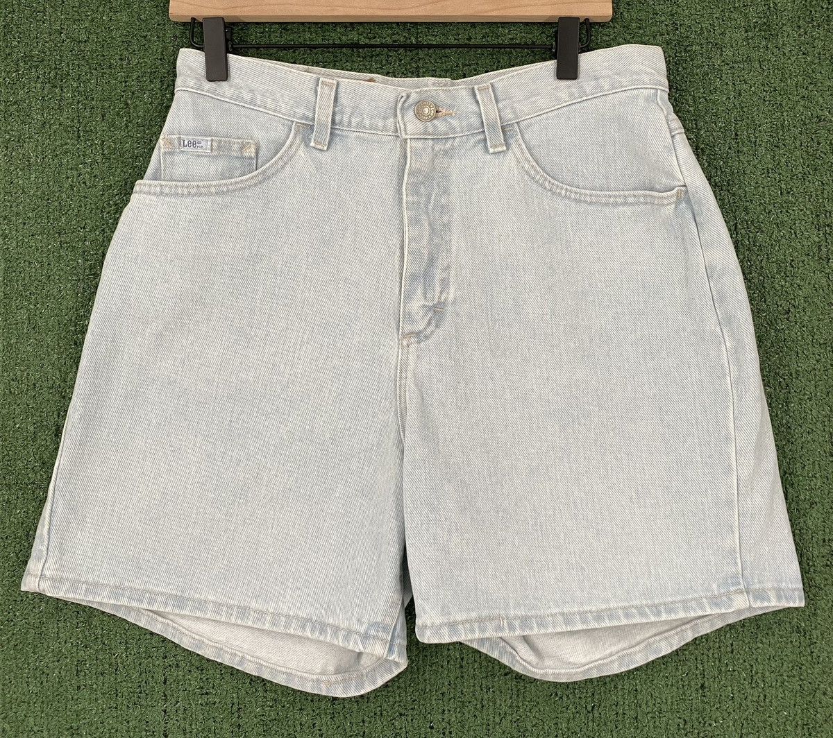 Lee Vintage 80’s Lee Light Wash Jean Shorts Jorts Women SZ 30” Size 30" / US 8 / IT 44 - 1 Thumbnail
