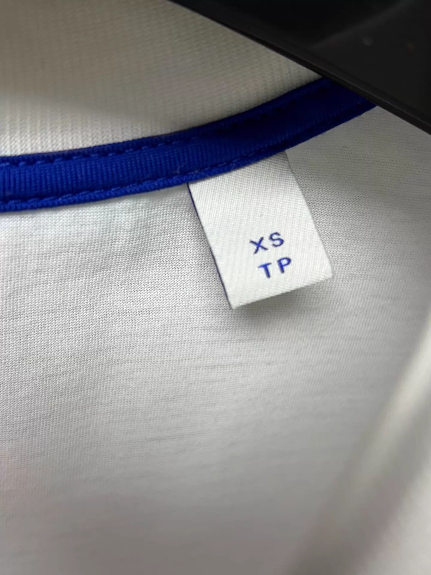 Burberry Burberry XS White T-shirt Blue Embroidered Logo Size US XS / EU 42 / 0 - 4 Thumbnail