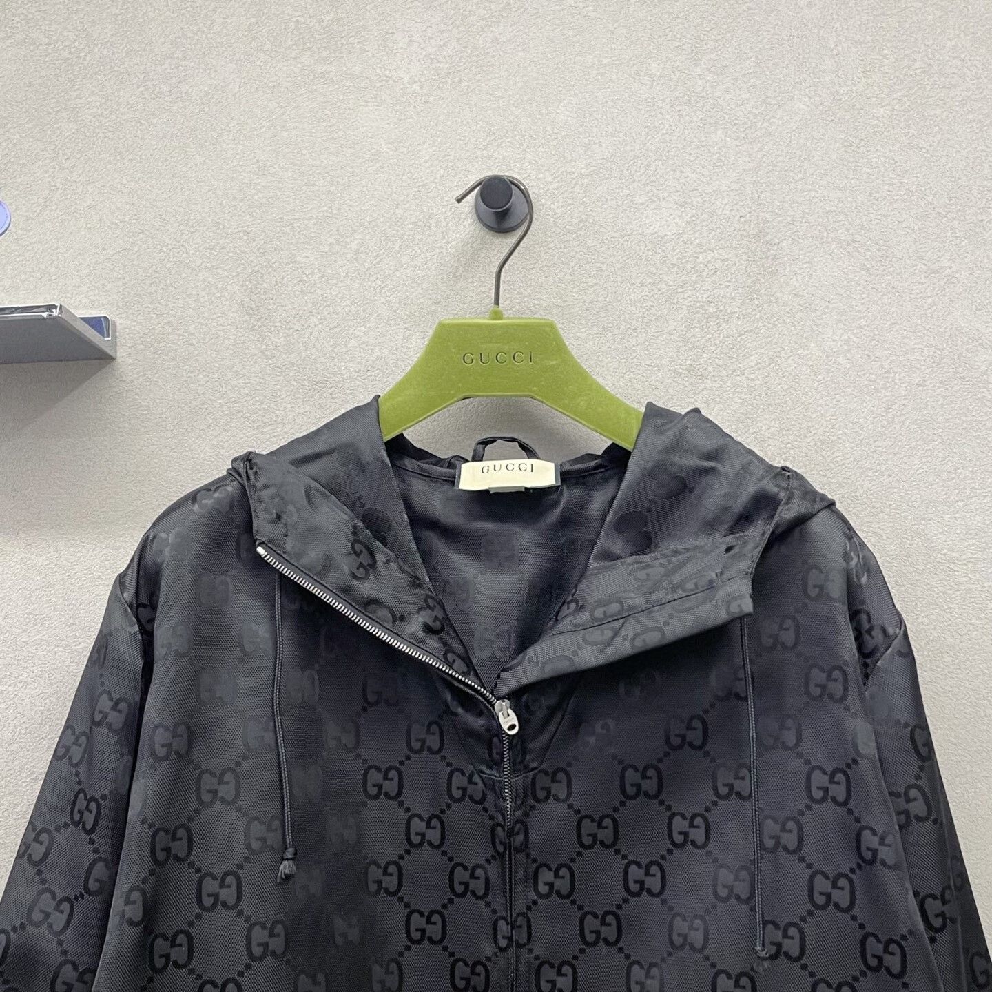Gucci gucci full logo black coat size 50 Size US M / EU 48-50 / 2 - 4 Thumbnail