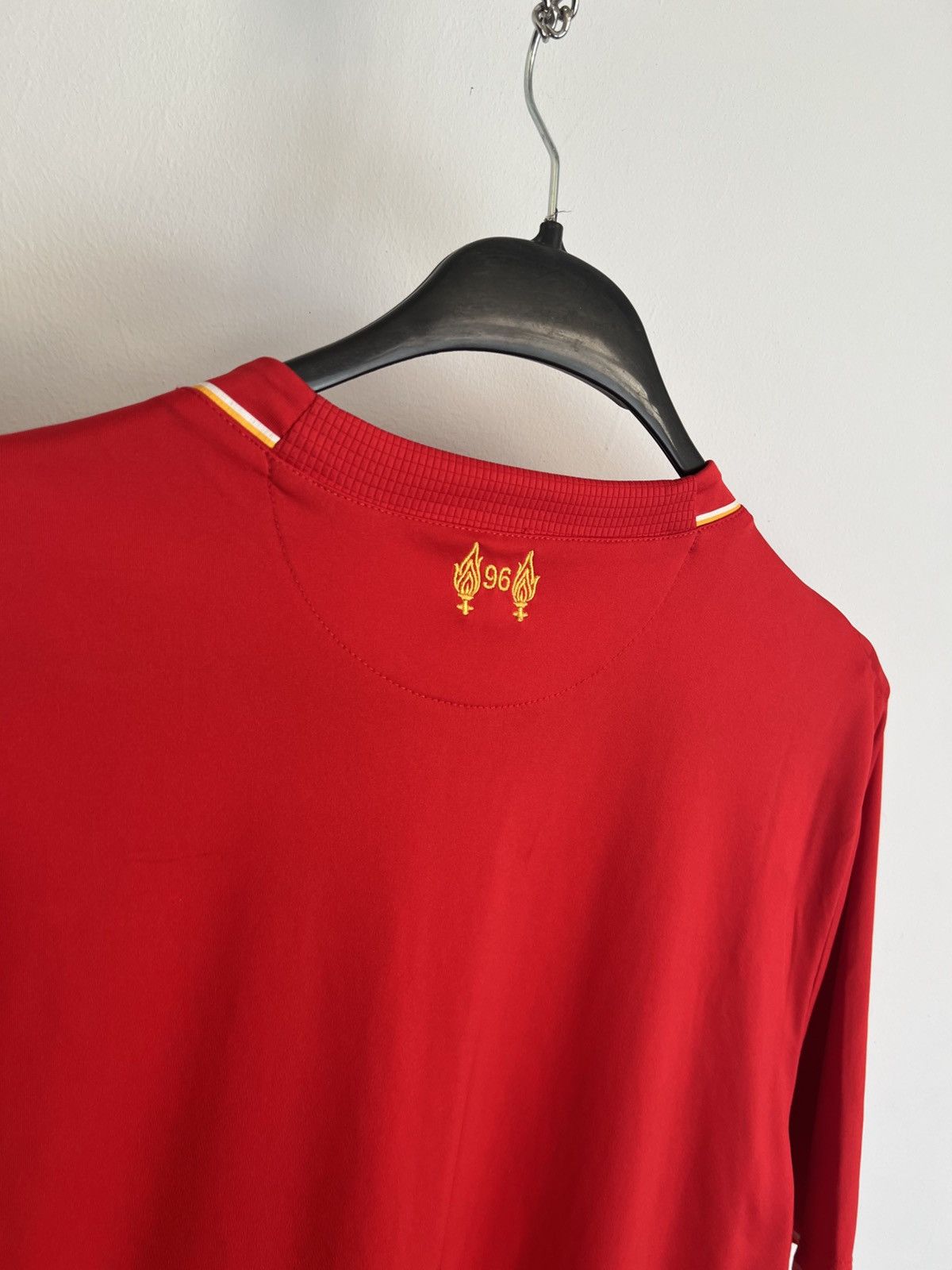 New Balance New balance Liverpool jersey 2016 Size US M / EU 48-50 / 2 - 8 Thumbnail