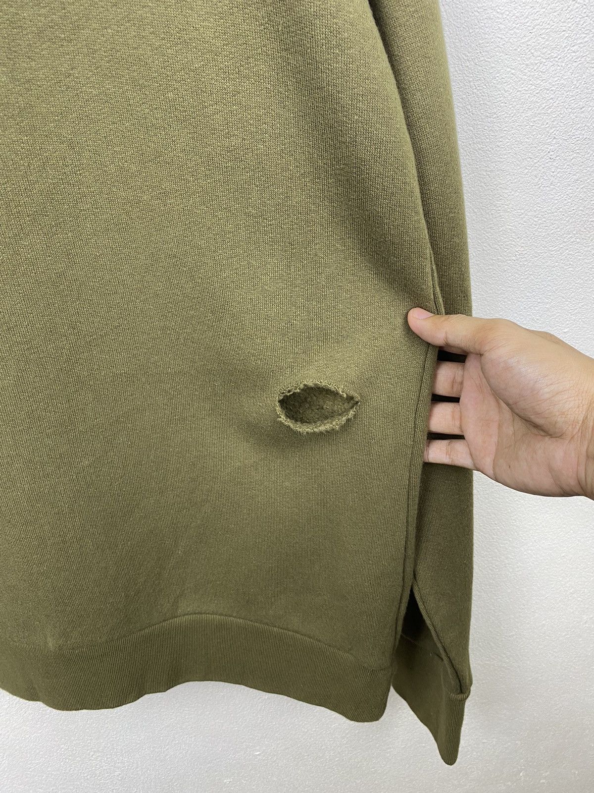 Jun Takahashi UNDERCOVER by Jun Takahashi Ripped Oversized Jumper Size US M / EU 48-50 / 2 - 5 Thumbnail