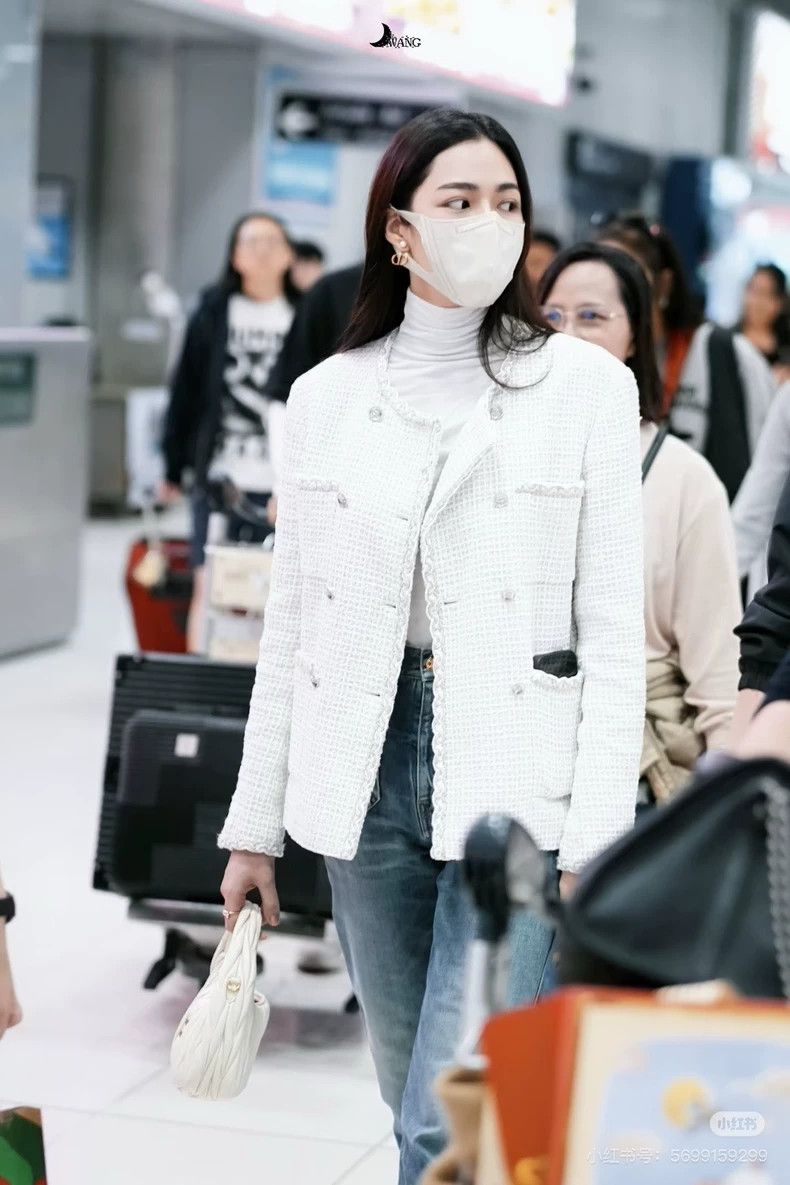 Chanel Chanel 25C white tweed four-pocket double-breasted jacket Size XS / US 0-2 / IT 36-38 - 9 Thumbnail