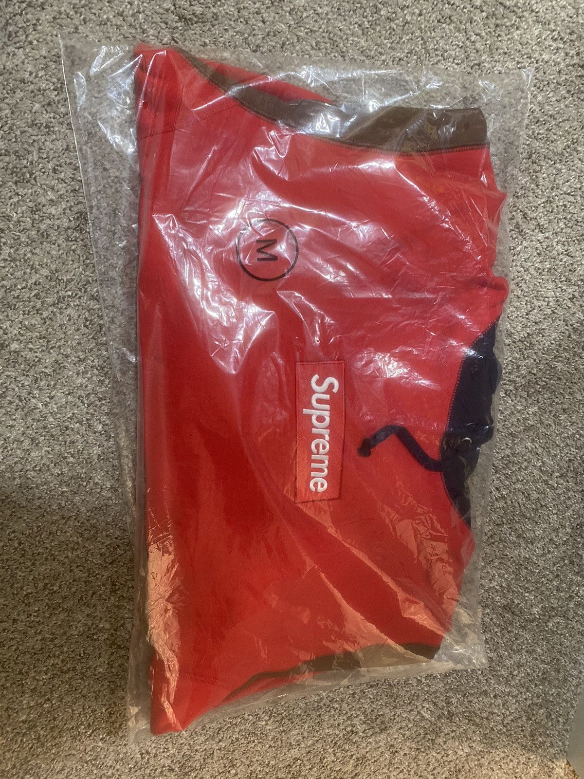 Supreme Supreme multicolor box logo fw24 Size US M / EU 48-50 / 2 - 1 Thumbnail