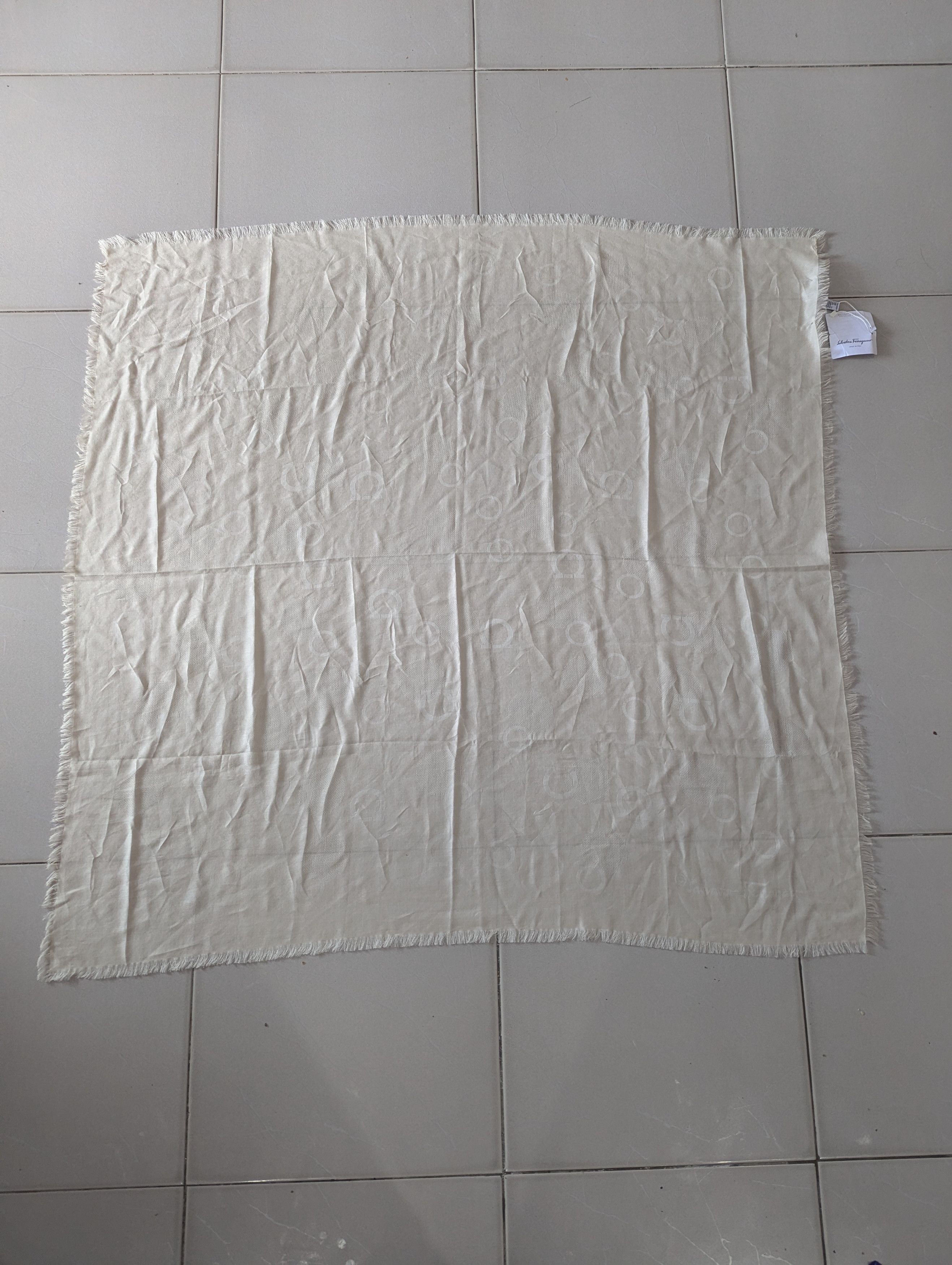 Salvatore Ferragamo 🔥FREE SHIPPING🔥Salvatore Ferragamo Gancini Monogram Scarve Size ONE SIZE - 2 Thumbnail