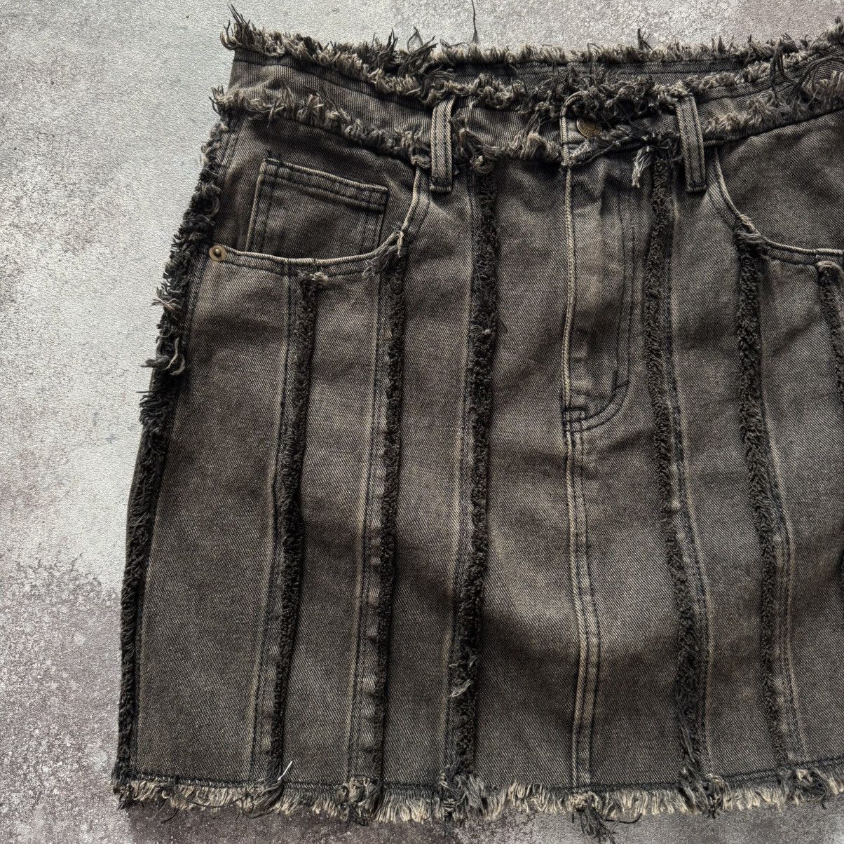 20471120 × Japanese Brand Amazing Faded Washed Distressed Skirt Size 30" / US 8 / IT 44 - 3 Thumbnail