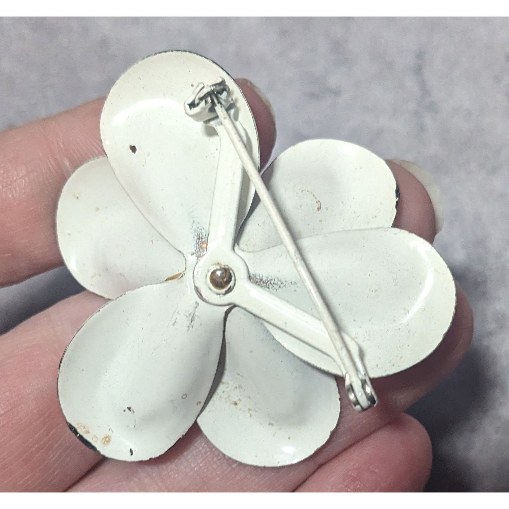 Other Vintage Metal Black And White Floral Brooch Size ONE SIZE - 8 Thumbnail