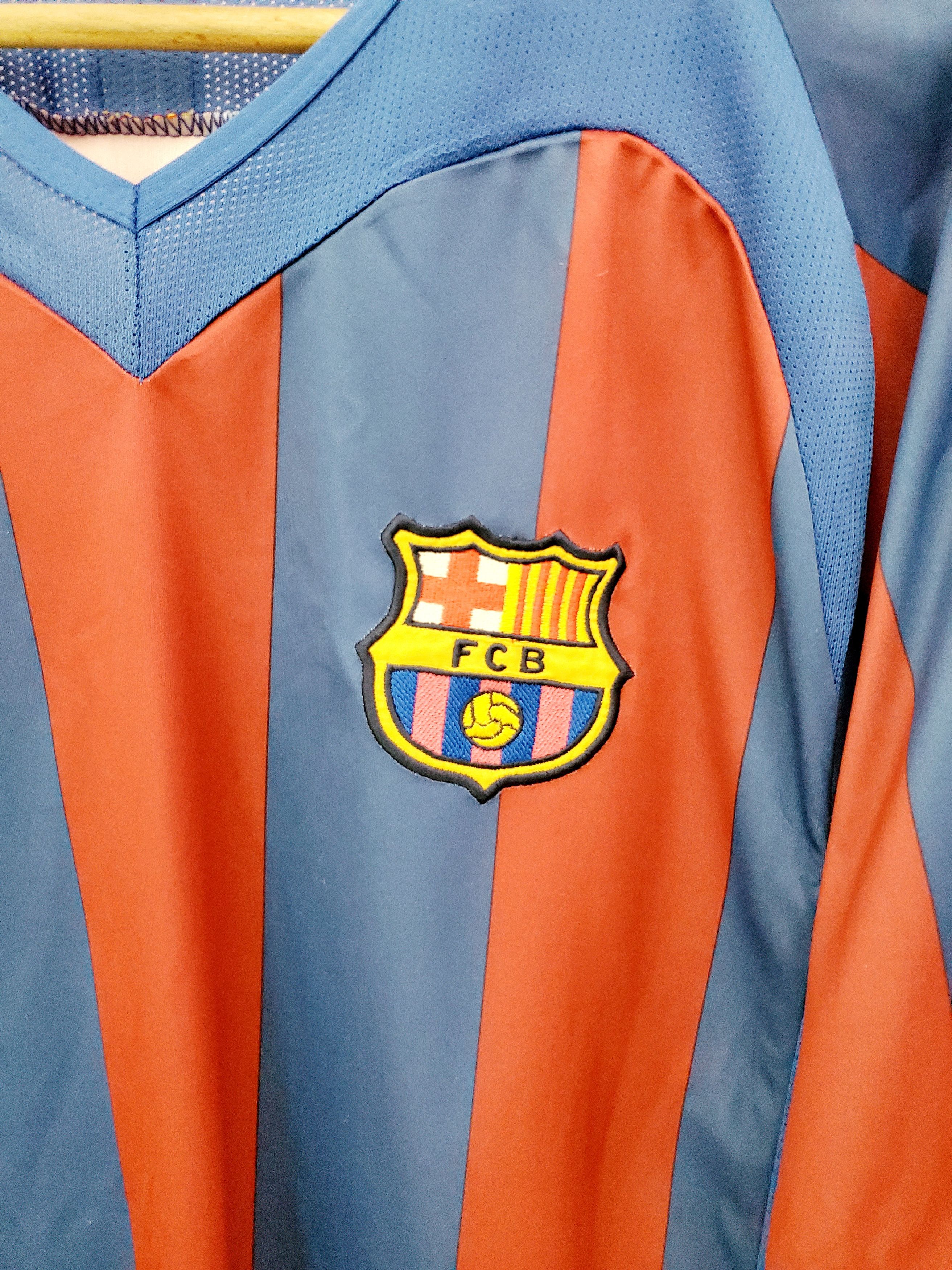 Vintage MESSI #19 2005/06 Barcelona Home Soccer Jersey reprint siz L Size US L / EU 52-54 / 3 - 3 Thumbnail