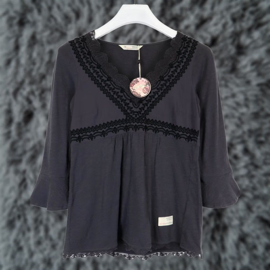 Vintage ODD MOLLY Lace Vibration Blouse Women's XSMALL Asphalt V-Neck 3/4 Sleeves Blouse Womens XS Grey Cotton Pull-On Size XS / US 0-2 / IT 36-38 - 1 Thumbnail