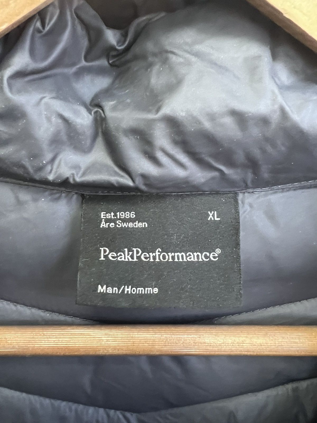 Peak Performance Light HOODED Down Jacket