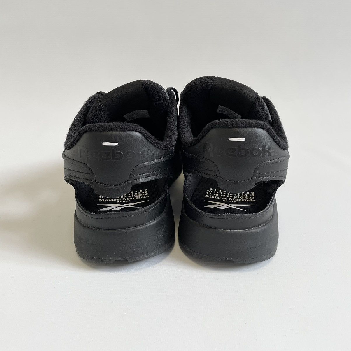 Maison Margiela × Reebok ‘Project 0 CL’ Tabi Cut Out Sneakers Size US 9 / IT 39 - 13 Thumbnail