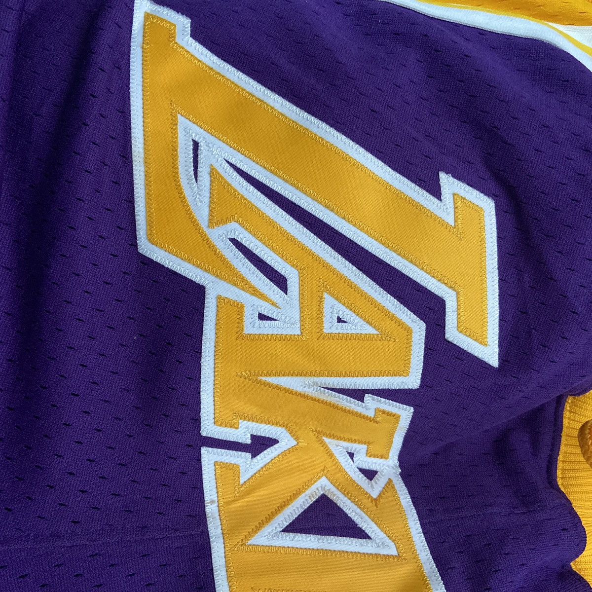 Just Don Just Don Lakers Shorts Size US 34 / EU 50 - 9 Thumbnail