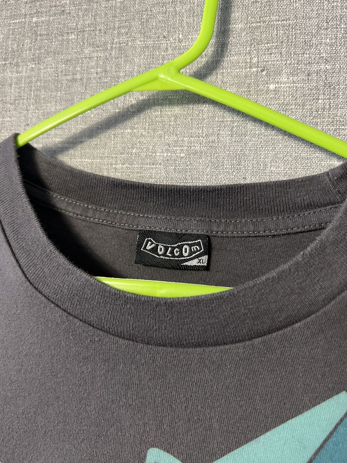 Vintage × Volcom Vintage Rare Volcom Long Sleeve Tee Big Logo Size US XL / EU 56 / 4 - 4 Thumbnail
