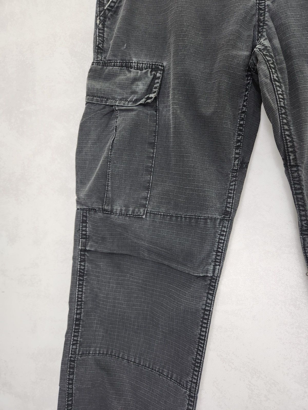 Carhartt × Carhartt Wip × Vintage Vintage 90s Carhartt Slim Cargo Pants distressed 29x32 Size US 29 - 5 Thumbnail