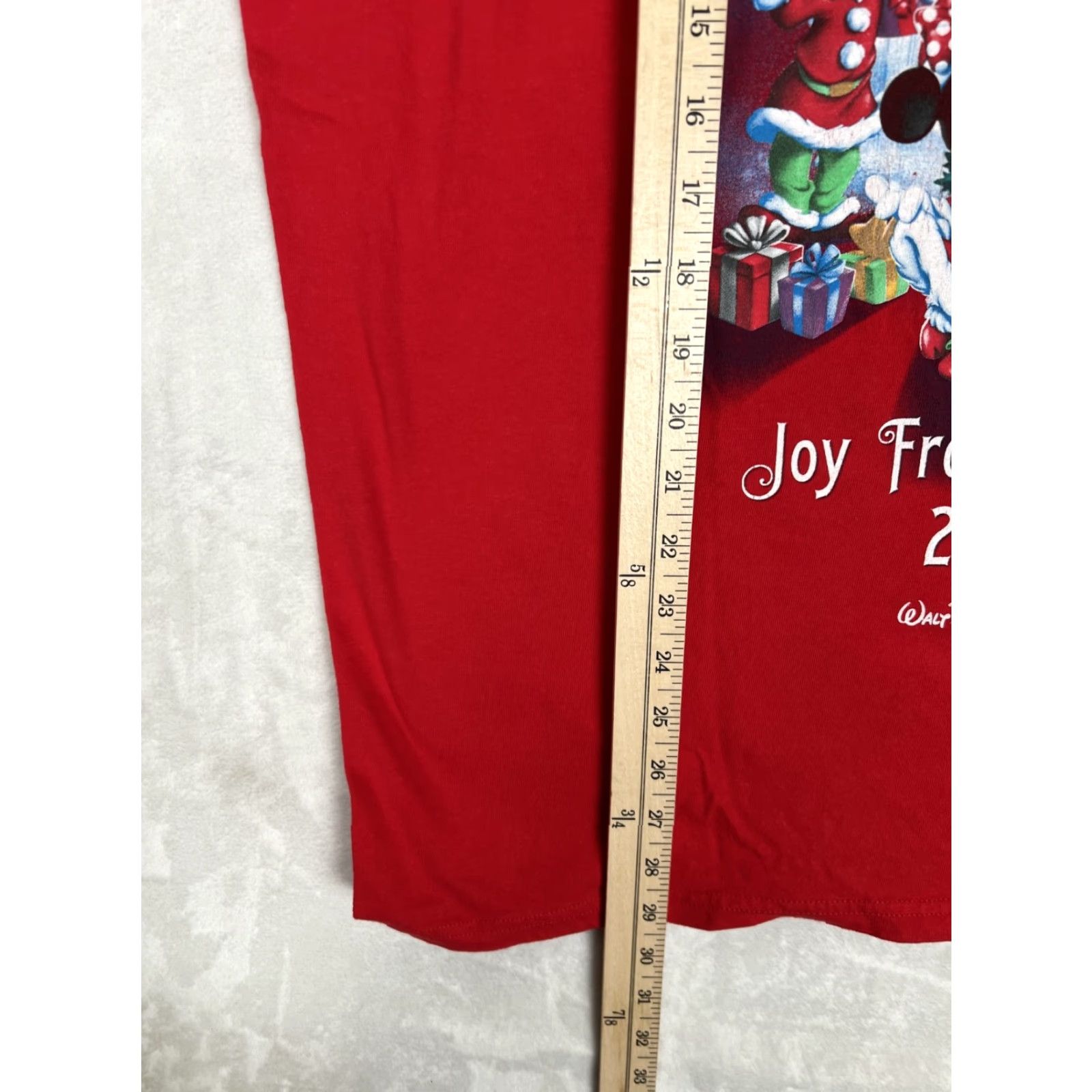 Disney VINTAGE Walt Disney World T-Shirt Mens XL Red Joy From The World Christmas 2008 Size US XL / EU 56 / 4 - 3 Thumbnail