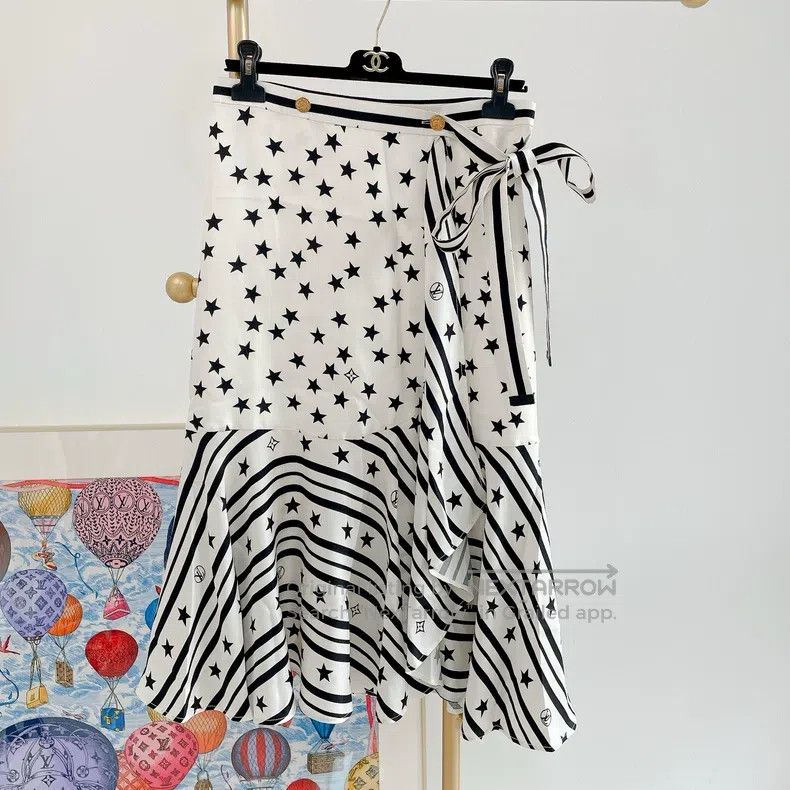 Louis Vuitton Louis Vuitton Star Silk Skirt Size 37" - 1 Thumbnail