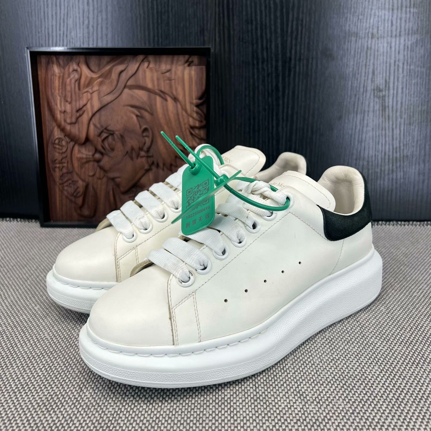 Alexander McQueen Alexander McQueen Black Lowtop Sneakers 38 Women Size US 7.5 / IT 37.5 - 1 Thumbnail