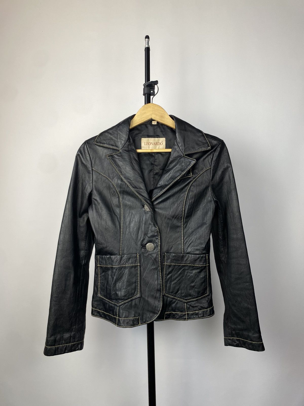 Vintage VINTAGE 90’s AGED LEONARDO CROPPED LEATHER BIKER JACKET Size M / US 6-8 / IT 42-44 - 1 Thumbnail