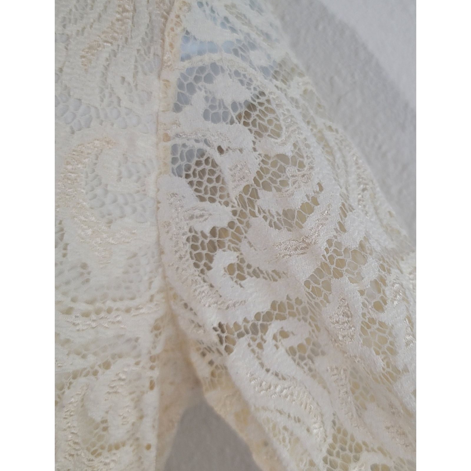 Isaac Mizrahi Isaac Mizrahi Live Cream Lace Overlay Tunic Top XXS Size XXS / US 00 / IT 34 - 3 Thumbnail