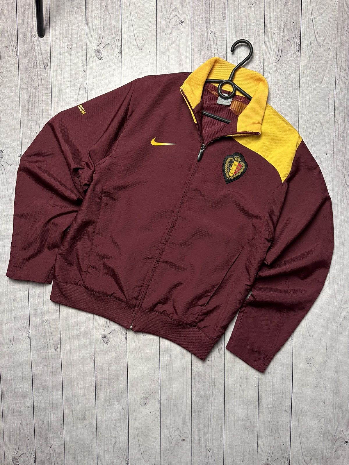 Vintage Nike Belgium logo size S rare red