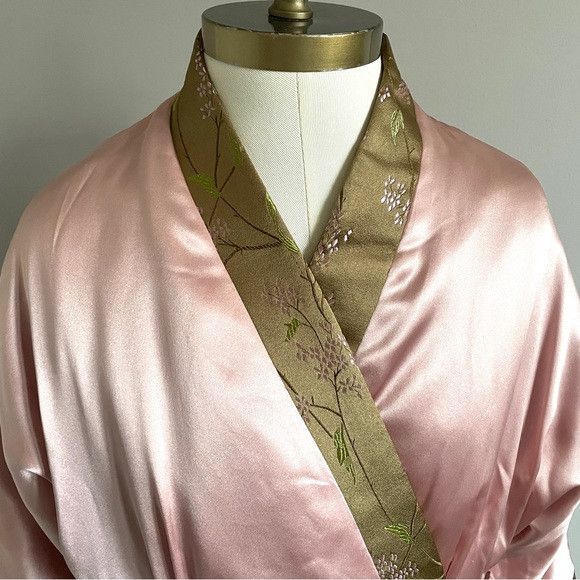 Other Asian-Inspired Pink Quilted Wrap Short Silk Robe - M/L Size ONE SIZE - 3 Thumbnail
