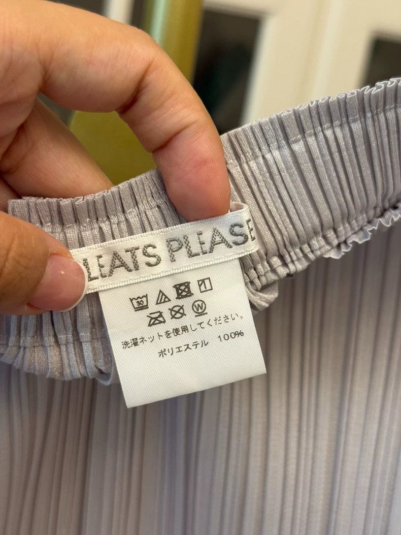 Issey Miyake Issey Miyake size:5 Light grey pleated skirt Size 31" - 2 Thumbnail