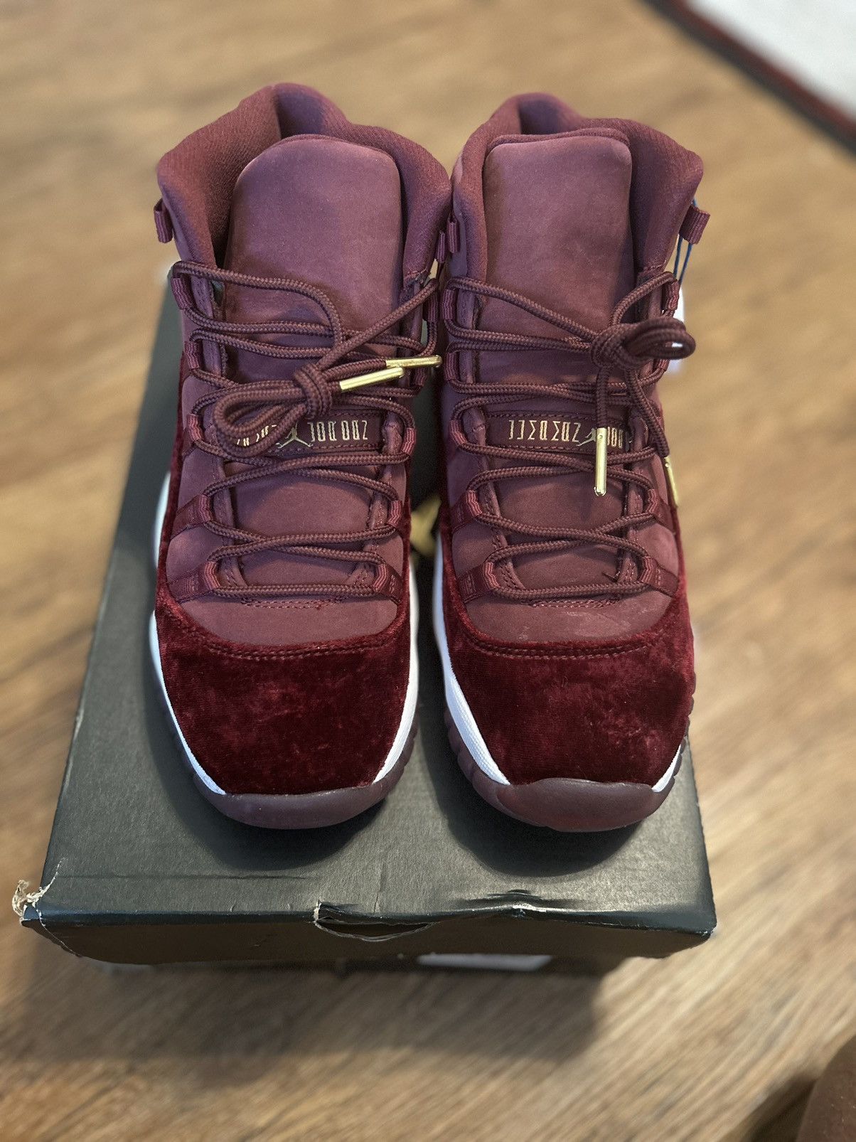 image of Air Jordan 11 Heiress Maroon Size 6Y Shoes in Gold, Men's