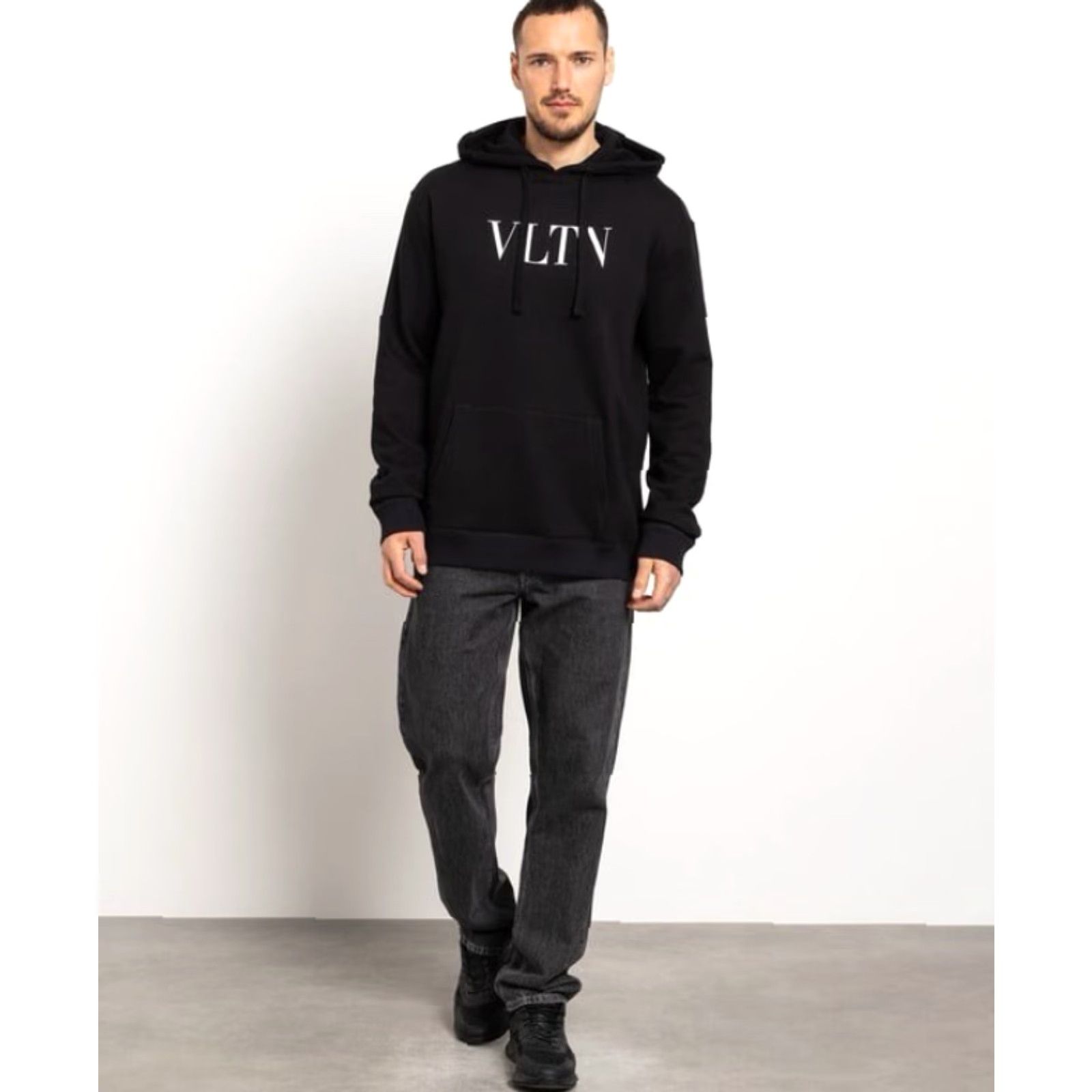 Valentino VINTAGE Valentino VLTN Hoodie Men Pullover Black M Made in Italy NEW with tag (top tag missing) Size US M / EU 48-50 / 2 - 2 Thumbnail