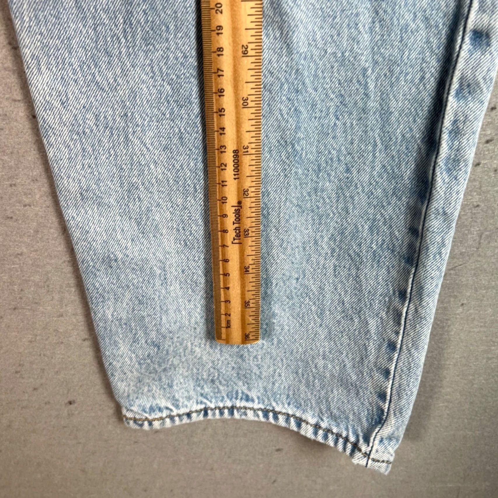 Levi's Levi's 501 Men Jeans Size 30 Original Fit Light Wash Denim Straight Regular 5-Pocket Blue Vintage No N/A Size US 30 / EU 46 - 7 Thumbnail