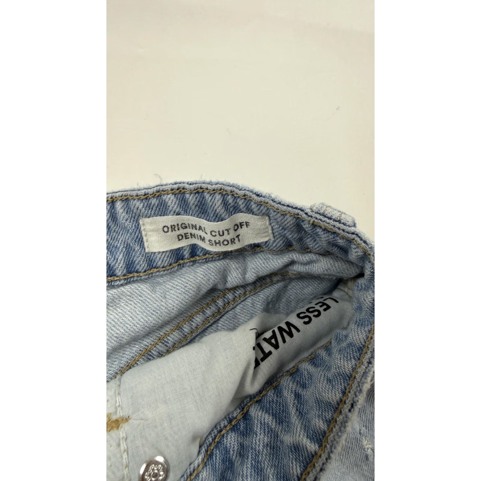 Cotton On COTTON ON Denim Shorts Womens 4 Light Wash Distressed Cut-Off Raw Hem Size 27" / US 4 / IT 40 - 3 Thumbnail