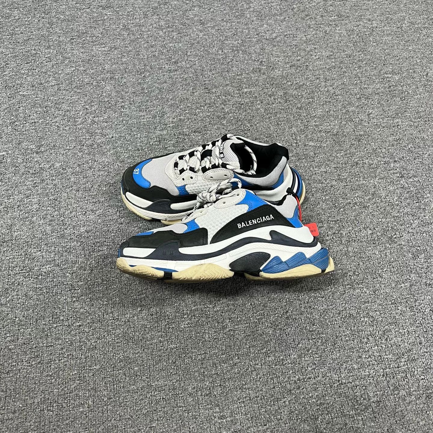 Balenciaga balenciaga triple s dad sneakers size 37 Size US 5 / EU 37 - 1 Preview