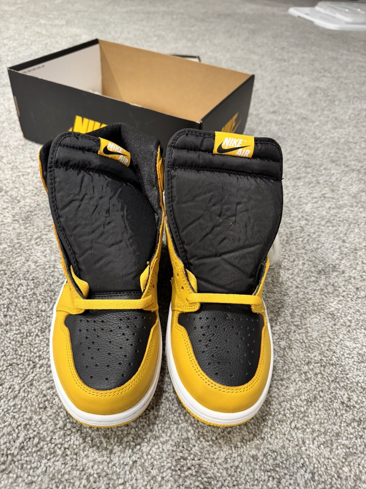 Nike Air Jordan 1 Retro High OG “Taxi” Size US 10 / EU 43 - 4 Thumbnail