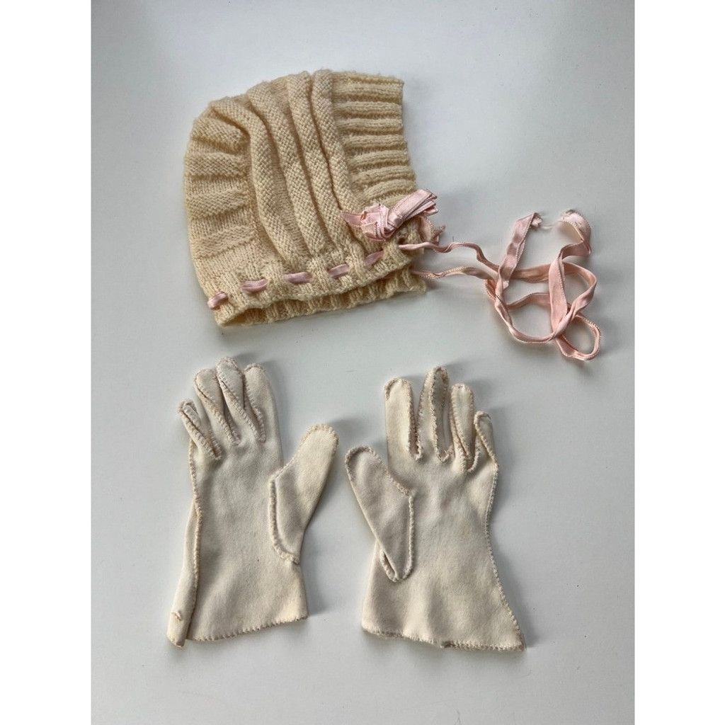 Vintage 1930- 1940s Vintage Handmade Baby Bonnet Child Dress Gloves Size ONE SIZE - 2 Thumbnail