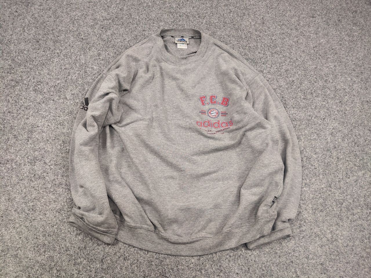 Adidas Vintage Adidas F.C. Bayern Munich Gray Crew chek sweatshirt Size US M / EU 48-50 / 2 - 2 Thumbnail