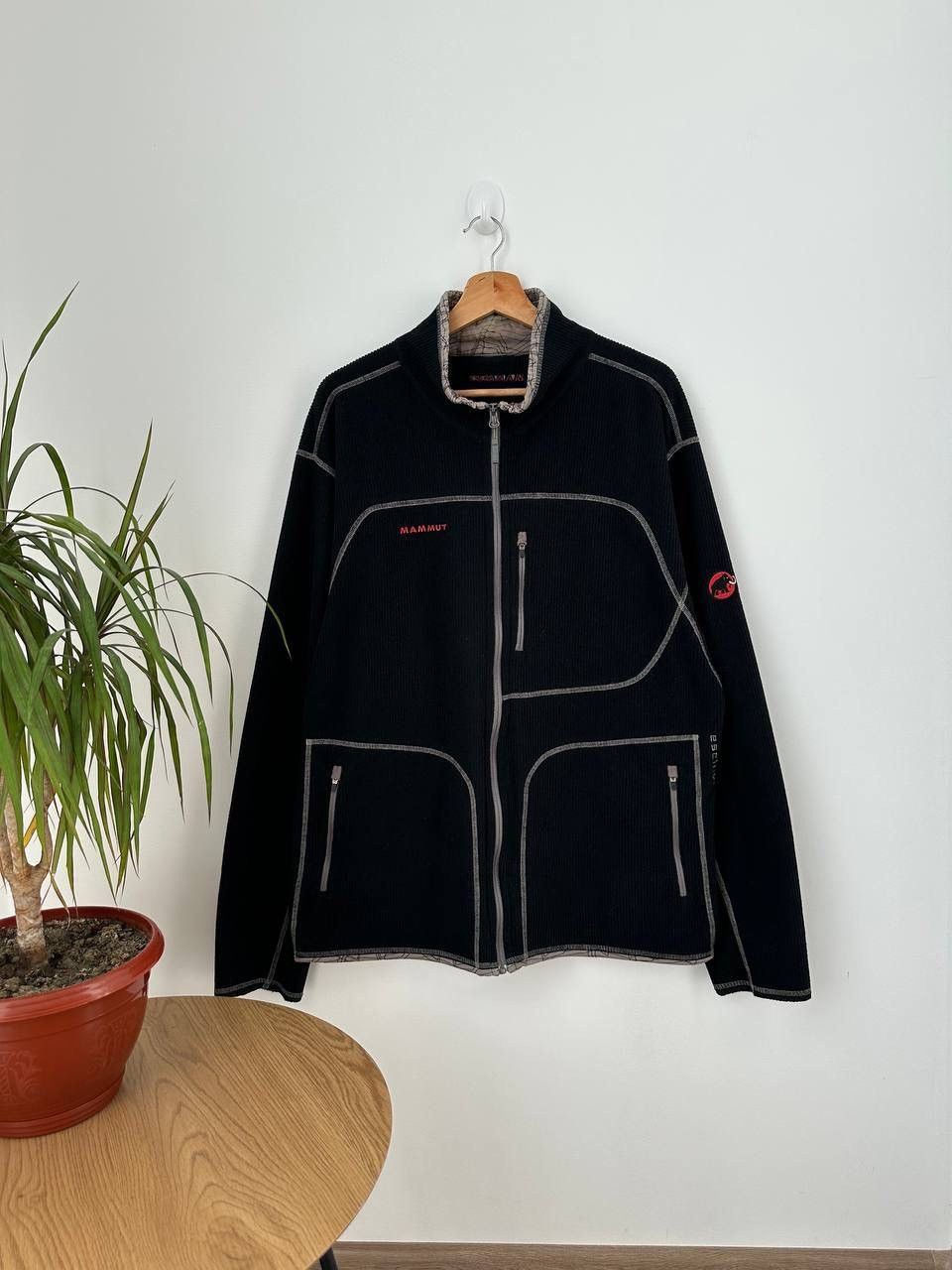 Mammut Vintage Mammut Black Outdoor Distressed Zip Hoodie Size US XL / EU 56 / 4 - 1 Thumbnail