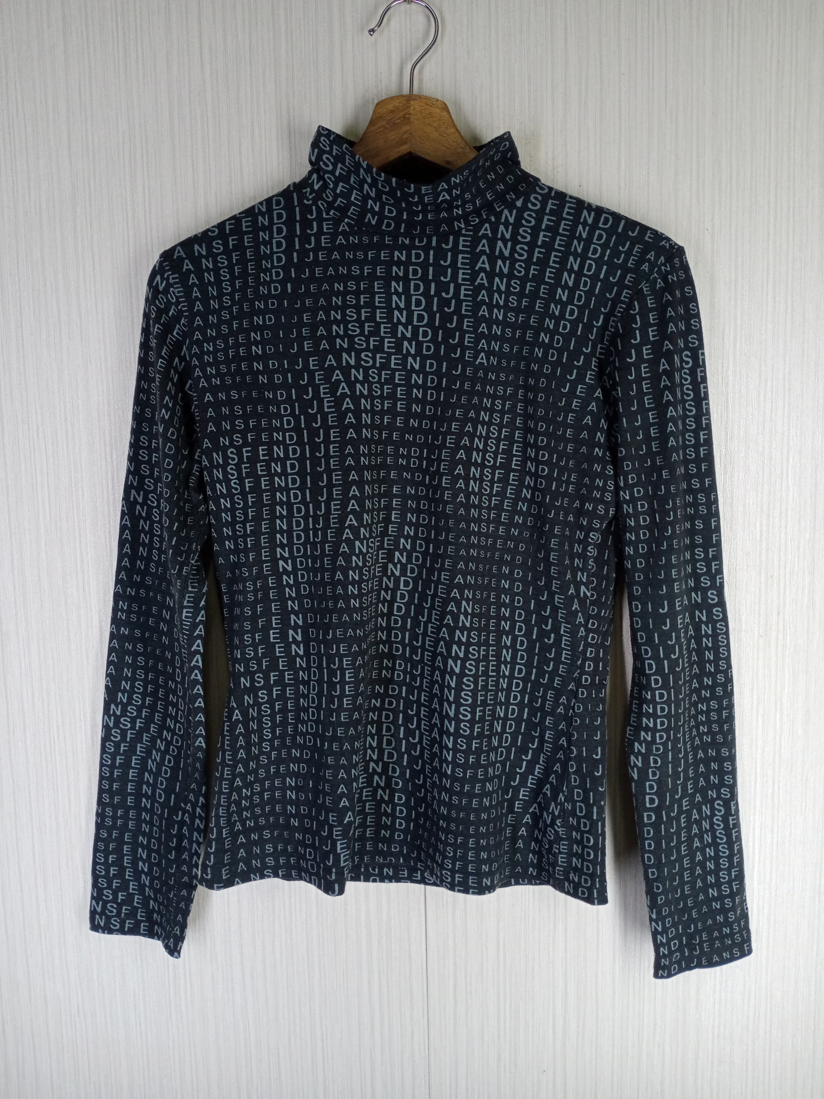 Fendi Vintage Fendi 3D Logo Fullprint Turtle Neck Long Sleeve Tee Size S / US 4 / IT 40 - 2 Thumbnail