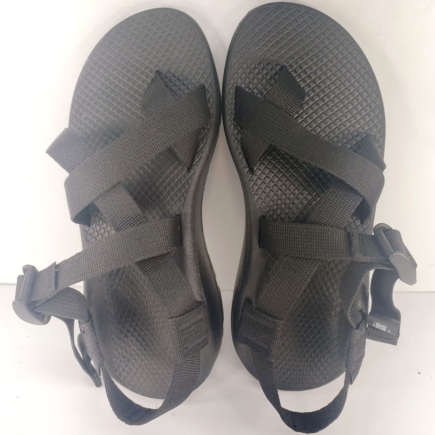 Chaco Chaco Sandals Womens Z/Cloud 2 Black Strappy Adjustable Buckle Toe Loop 7 Shoes Mens Girls? Size US 7 / IT 37 - 7 Thumbnail
