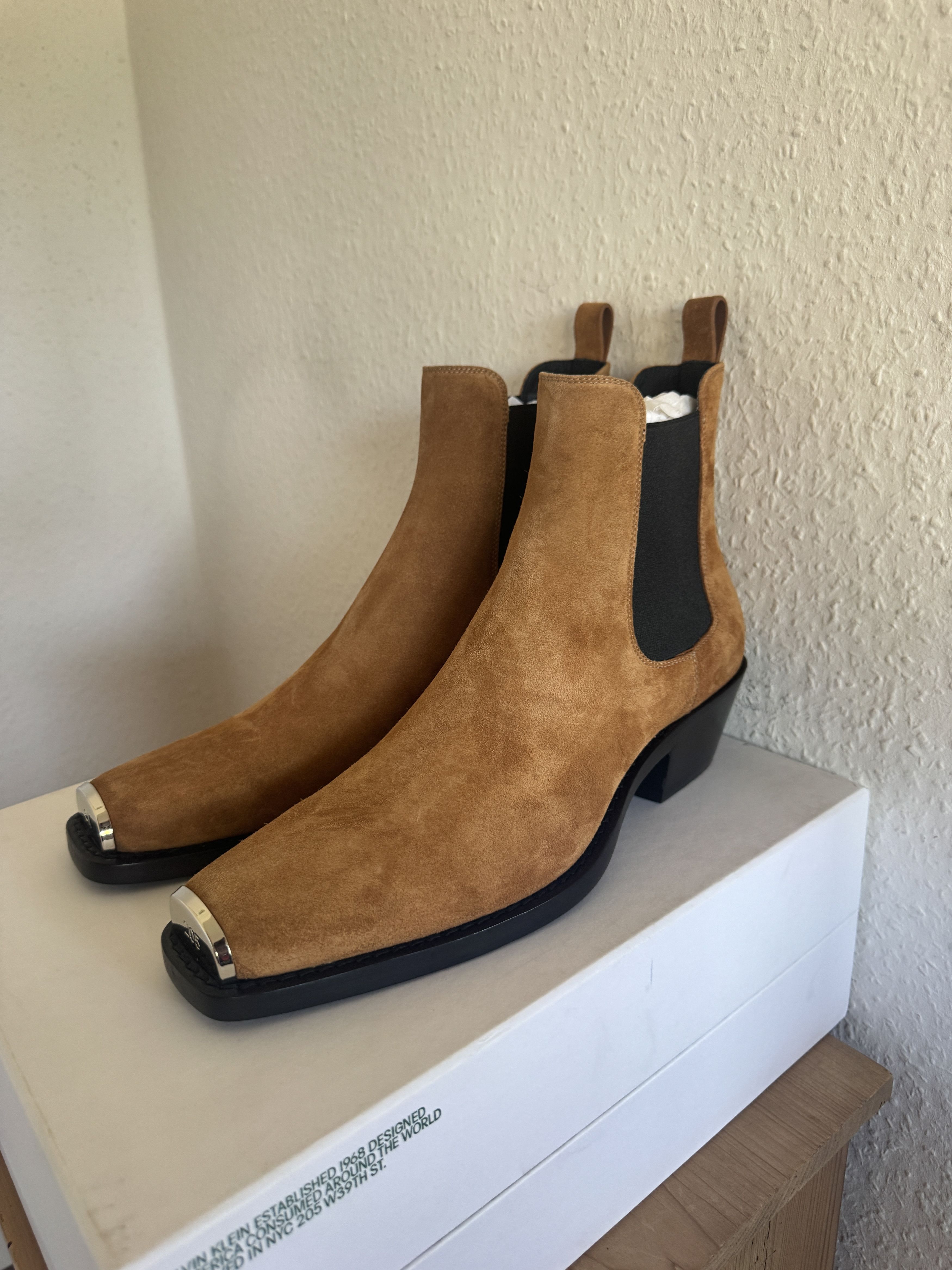 Calvin Klein 205W39NYC Walnut Suede Chelsea Boot Size US 11 / EU 44 - 7 Thumbnail