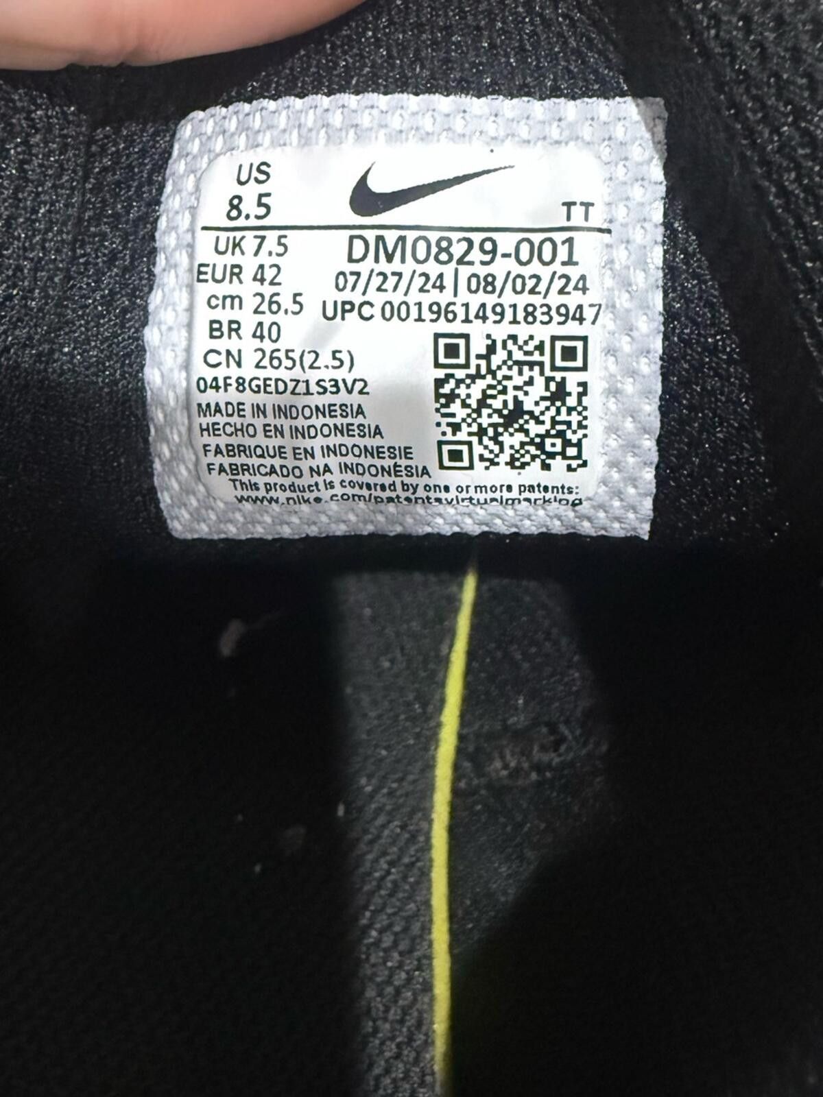 Nike Nike Black and White Running Shoes with Air Cushion Size US 8.5 / EU 41-42 - 4 Thumbnail