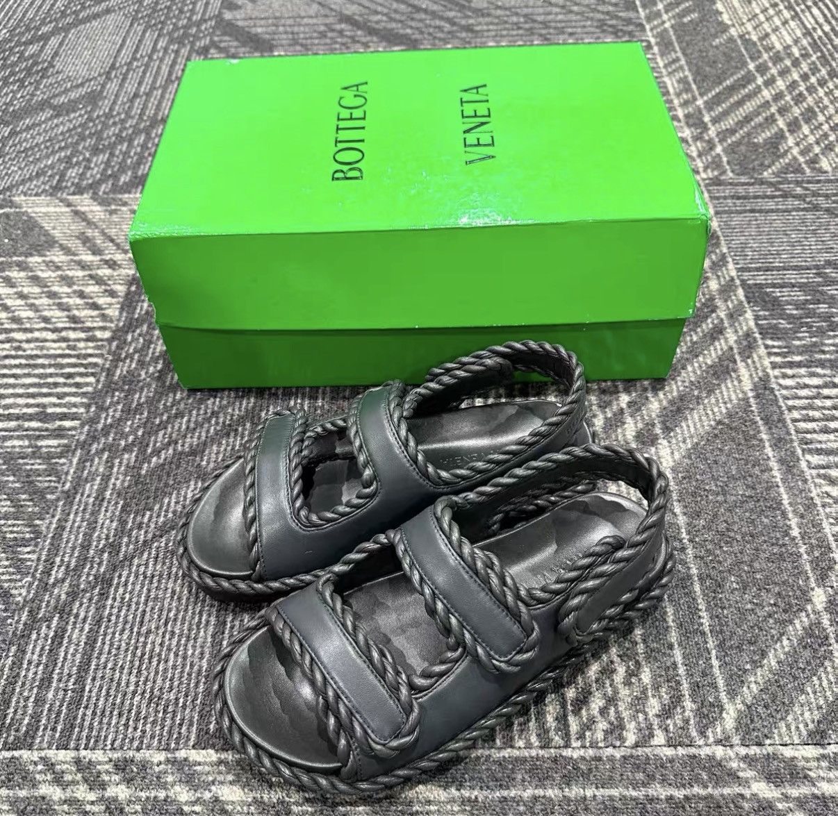 Bottega Veneta Bottega Veneta Jack Slide Sandals J42 Size US 9 / IT 39 - 1 Thumbnail