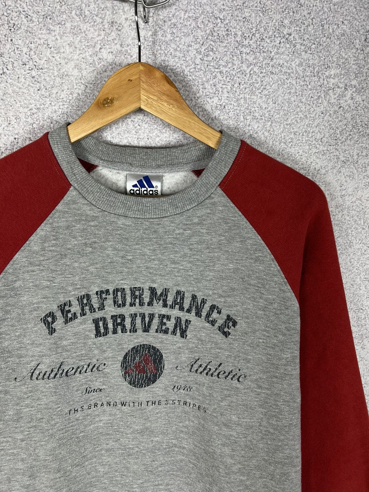 Adidas Vintage Adidas Center Logo Oversized Sweatshirt Size US S / EU 44-46 / 1 - 2 Thumbnail