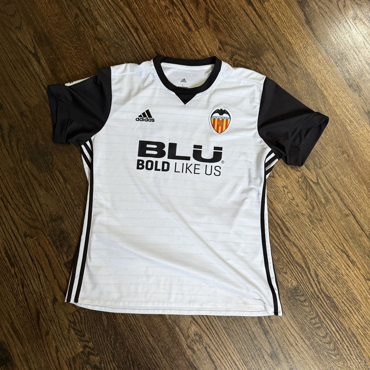 17/18 Valencia Home #17 Nani