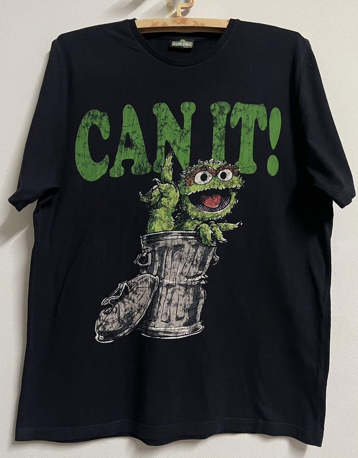 Other Sesame Street Oscar The Grouch CANT Graphic Tee Size US XL / EU 56 / 4 - 2 Thumbnail