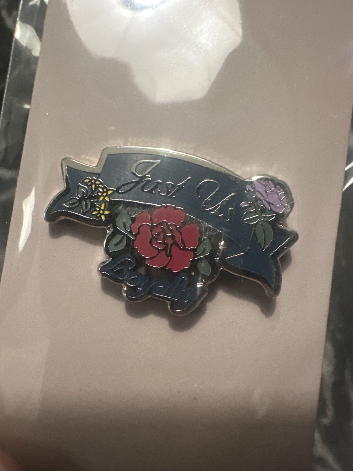 Kith Kith - Just Us Loyalty Pin Size ONE SIZE - 1 Thumbnail