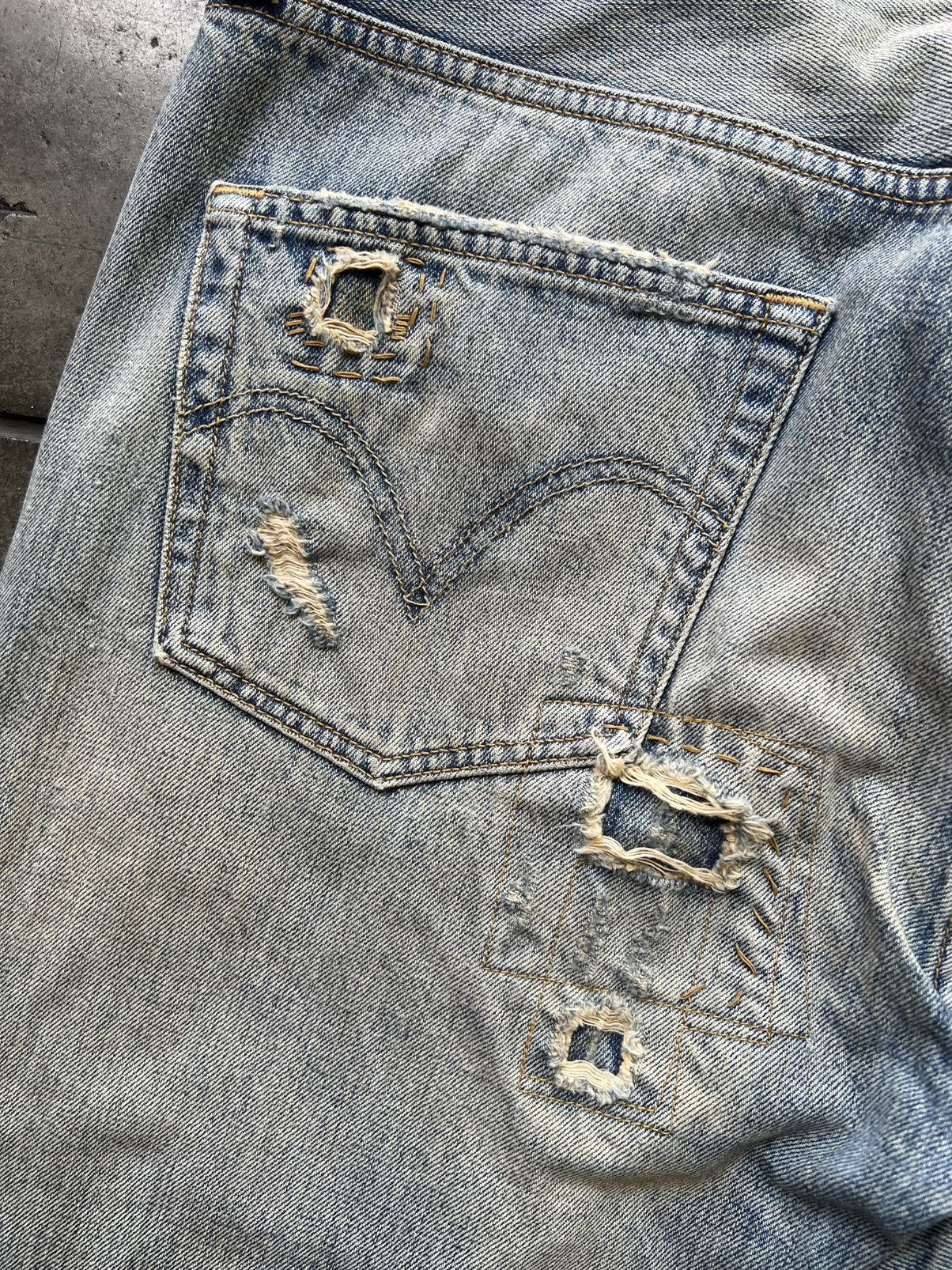 Levi's 2010 Levi’s 501 “Loved To Death” Denim Jeans Homer Campbell Size US 34 / EU 50 - 17 Thumbnail