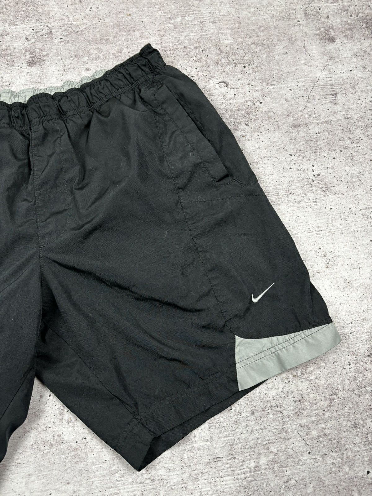Nike Nike Shox vintage shorts size L Size US 34 / EU 50 - 2 Thumbnail