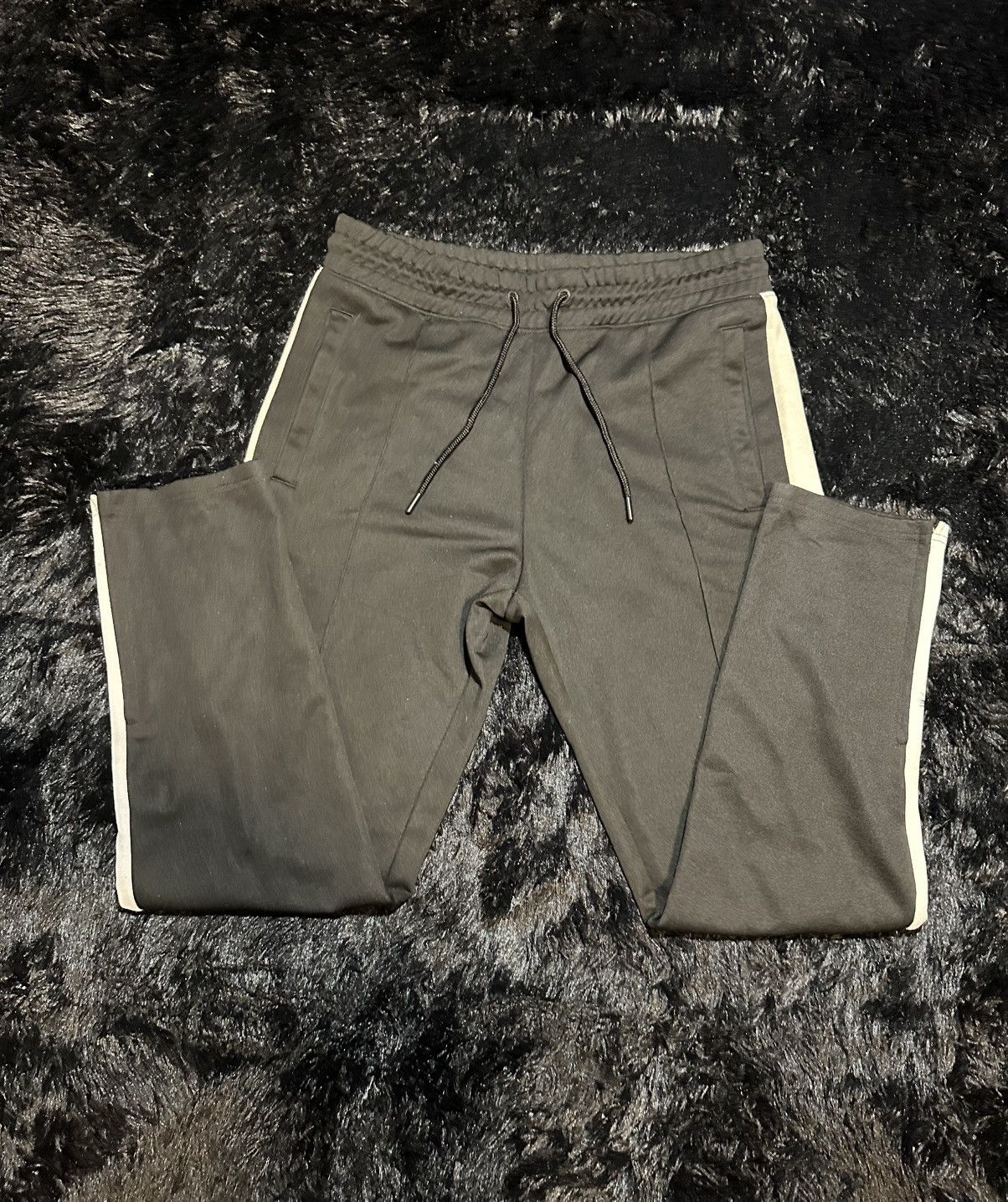 H&M H&M Black Joggers Size US 32 / EU 48 - 1 Thumbnail
