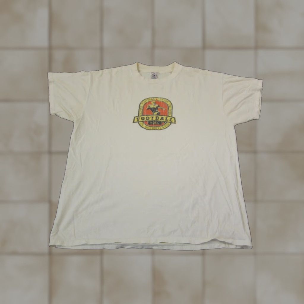 Delta VINTAGE Hooters Shirt Mens XL White Football Delta T-Shirt 90s Crew Neck Short Sleeve Jersey USA 90s Rose Size US XL / EU 56 / 4 - 1 Thumbnail