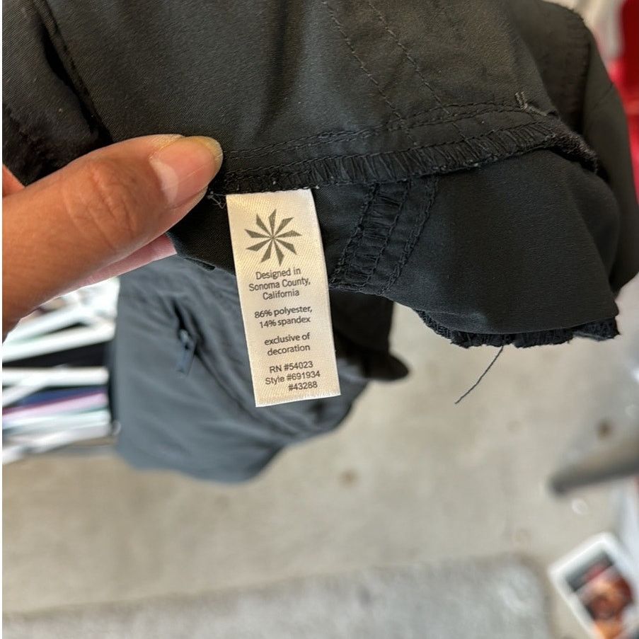Athleta Athleta black button and tie waist swim outdoors shorts Size 28" / US 6 / IT 42 - 7 Thumbnail